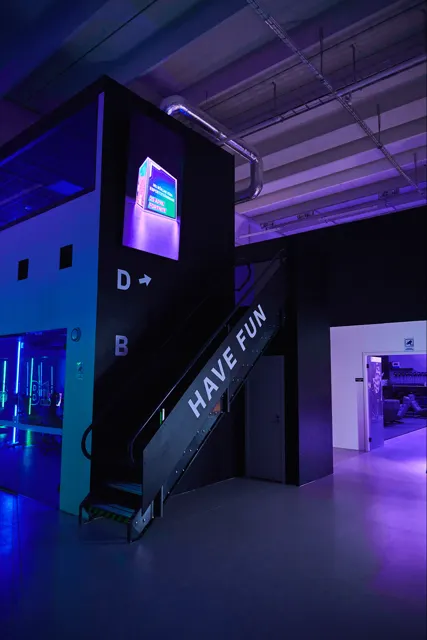 Trappan och den upplysta interiören på FUZED Helsingborg